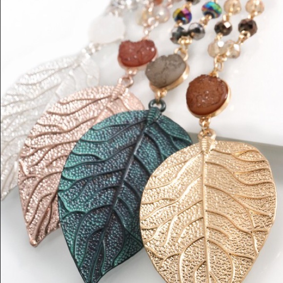 Dainty Necklace Leaf Pendant charm Long chain - Picture 6 of 6